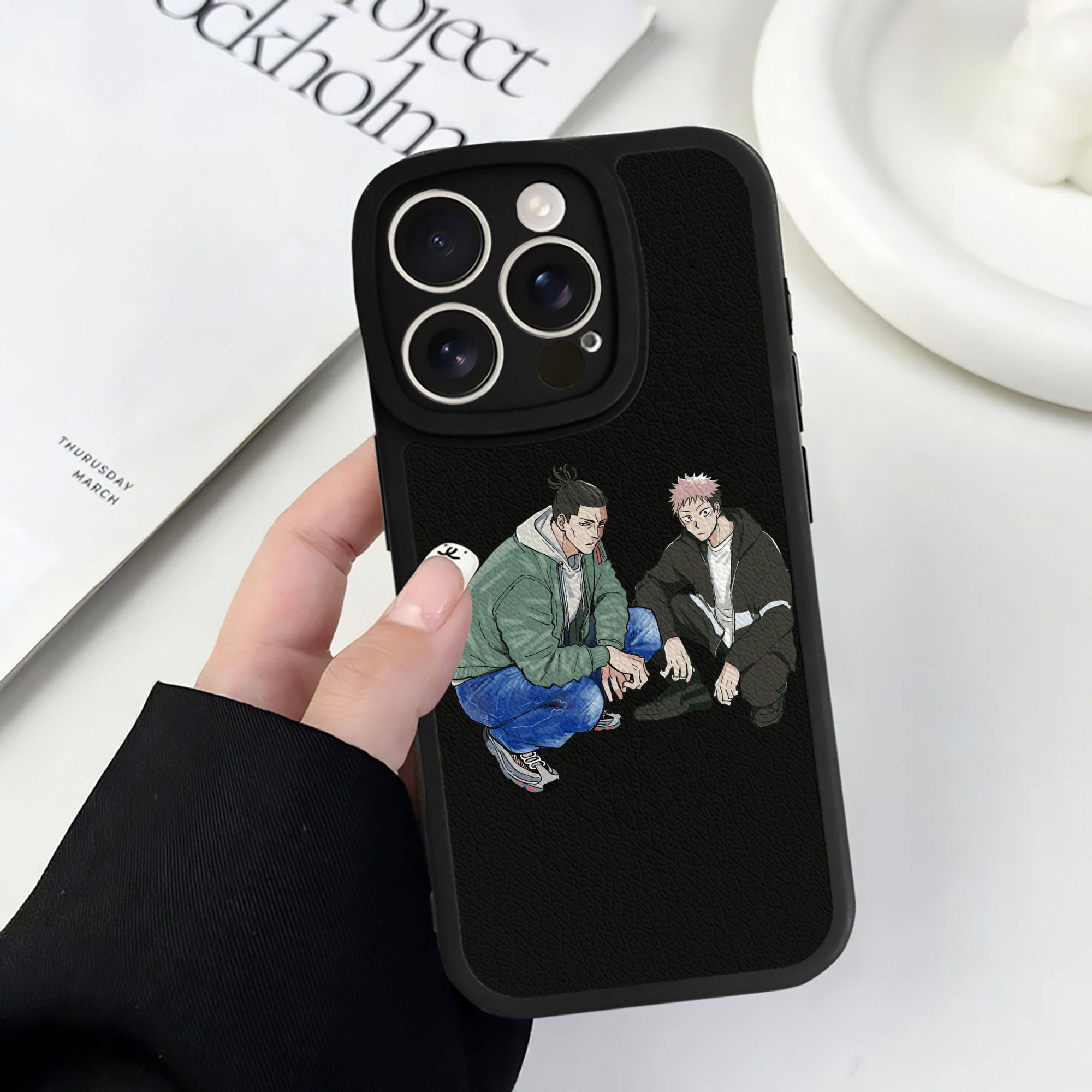 （画像用） 呪術廻戦 Jujutsu Kaisen 【iPhone 16シリーズ対応】シリコンスマホケース（レザー調） 材質：シリコン